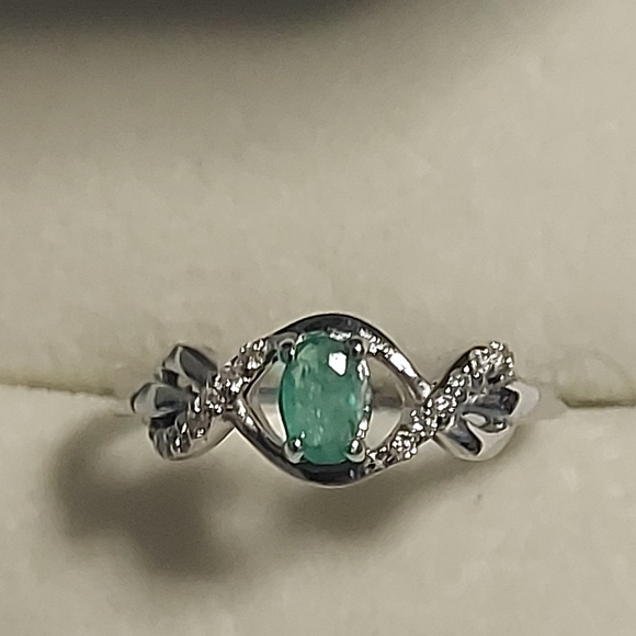 EMERALD RING WITH CZ SIMULATED DIAMONDS 925SS - Picture 9 of 11